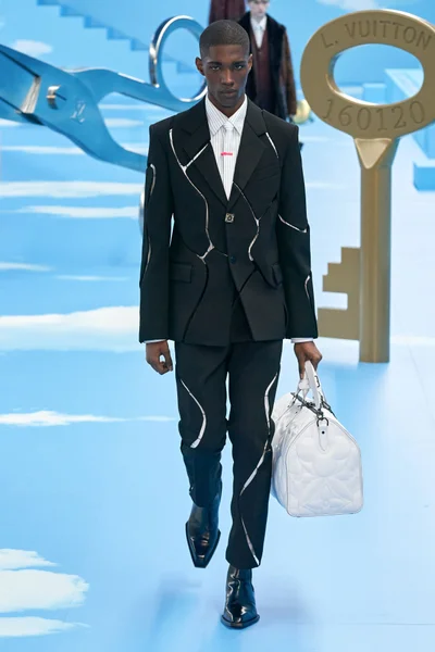 Look 13